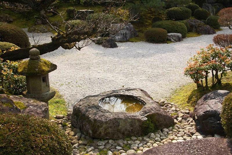 центральный объект в японском саду