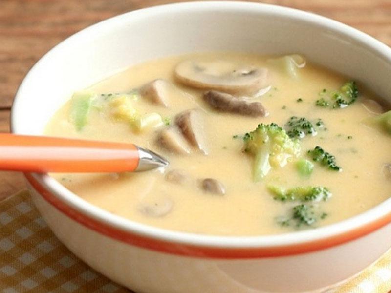 молочный сырный суп с брокколи