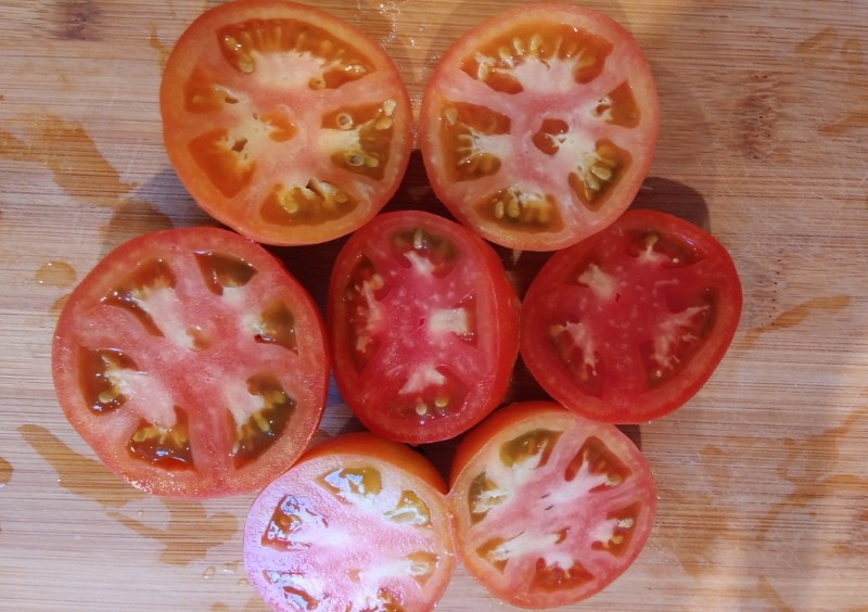 плоды томатов клуша красная