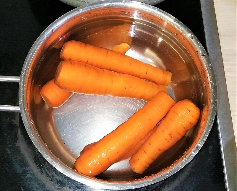 бланшируем морковь